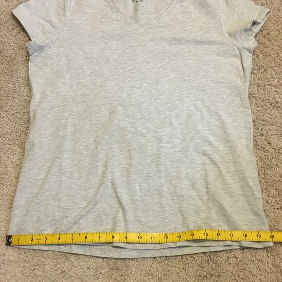 Grey Heathered Cotton V-Neck Stretch Tee - Picture 11 of 13